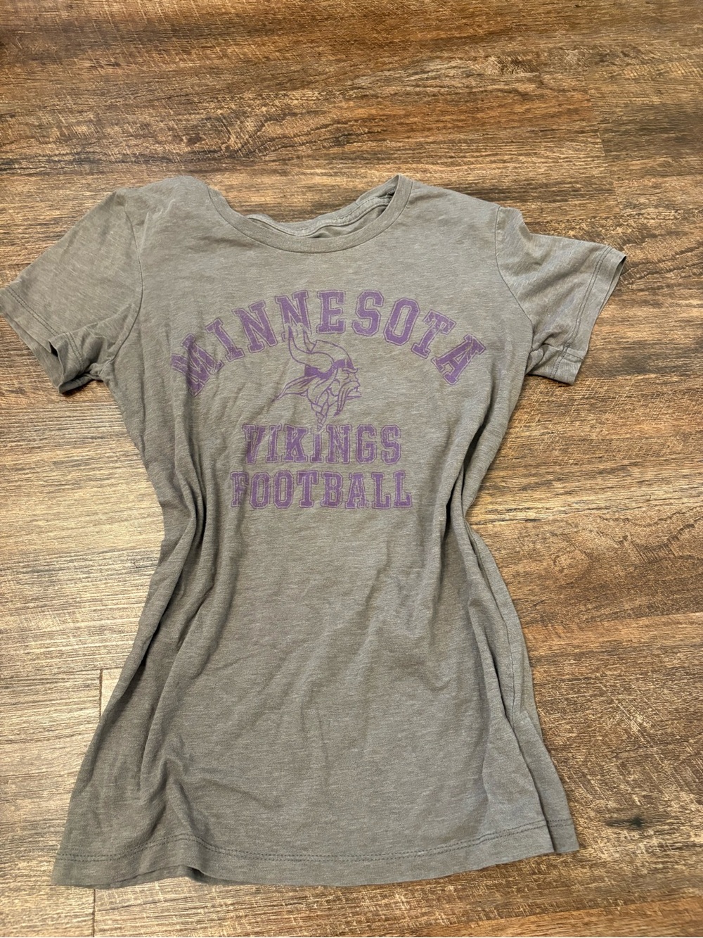 NFL Women's Gray Tee with Purple Minnesota Vikings Logo
